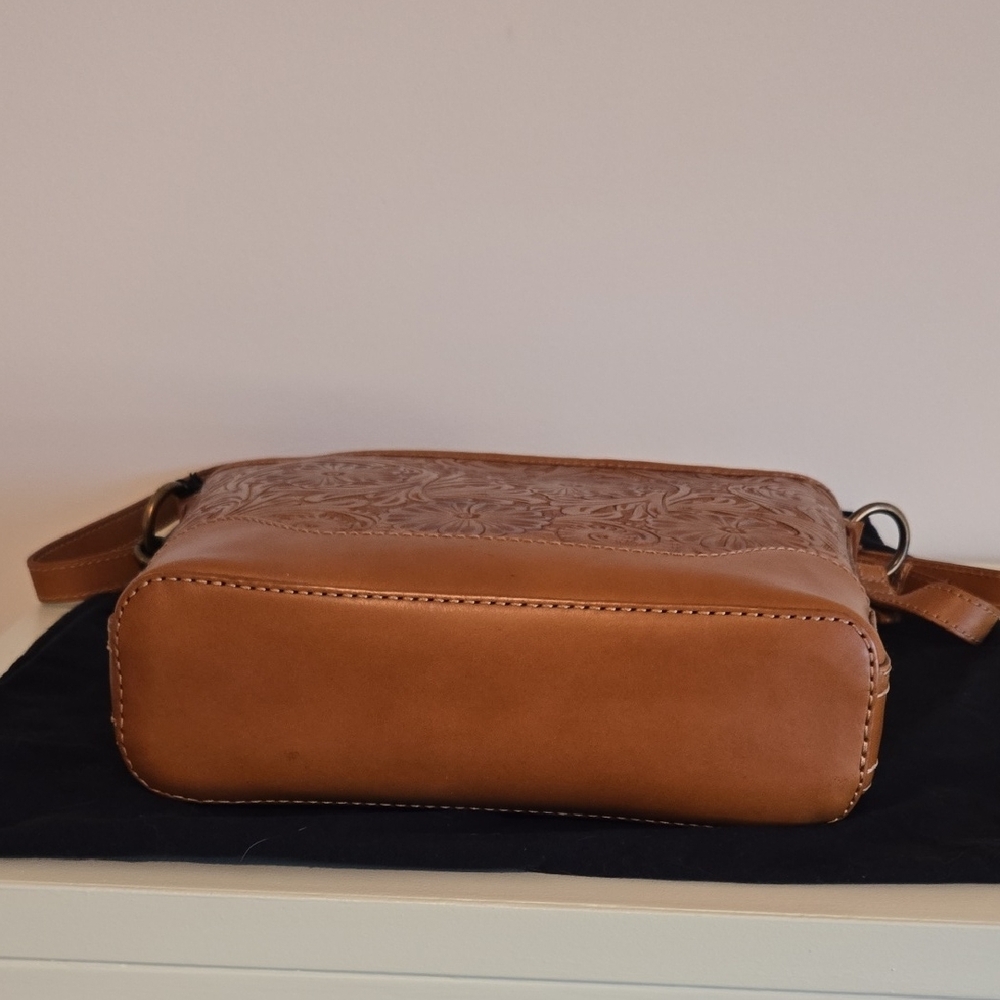 Frye MELISSA ARTISAN HOBO IN SUNFLOWER. NWT LIMITED EDITION - Picture 9 of 14
